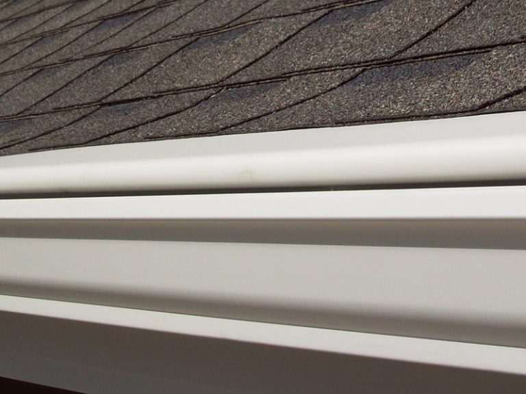 Gutter Installer in Oakdale, Minnesota Minnesota Leafless Gutters